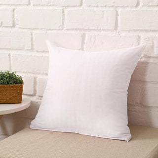 Triumph - Housse de coussin lisse Blanc sur fond gris