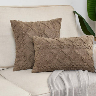 Triumph - Housse de coussin côtelée Brun sur fond gris