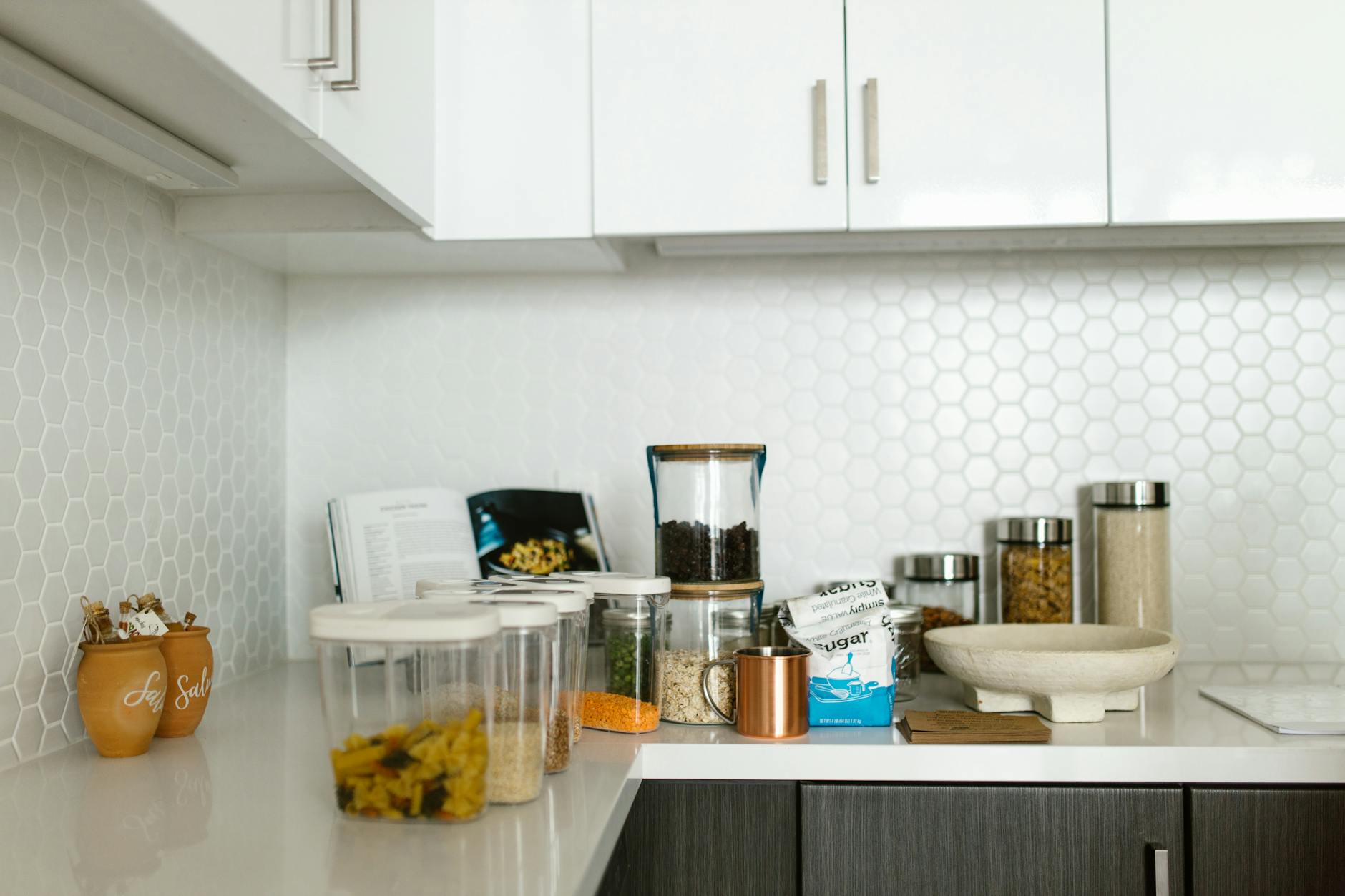 Comment organiser une cuisine fonctionnelle — organisation moderne cuisine solutions de rangement