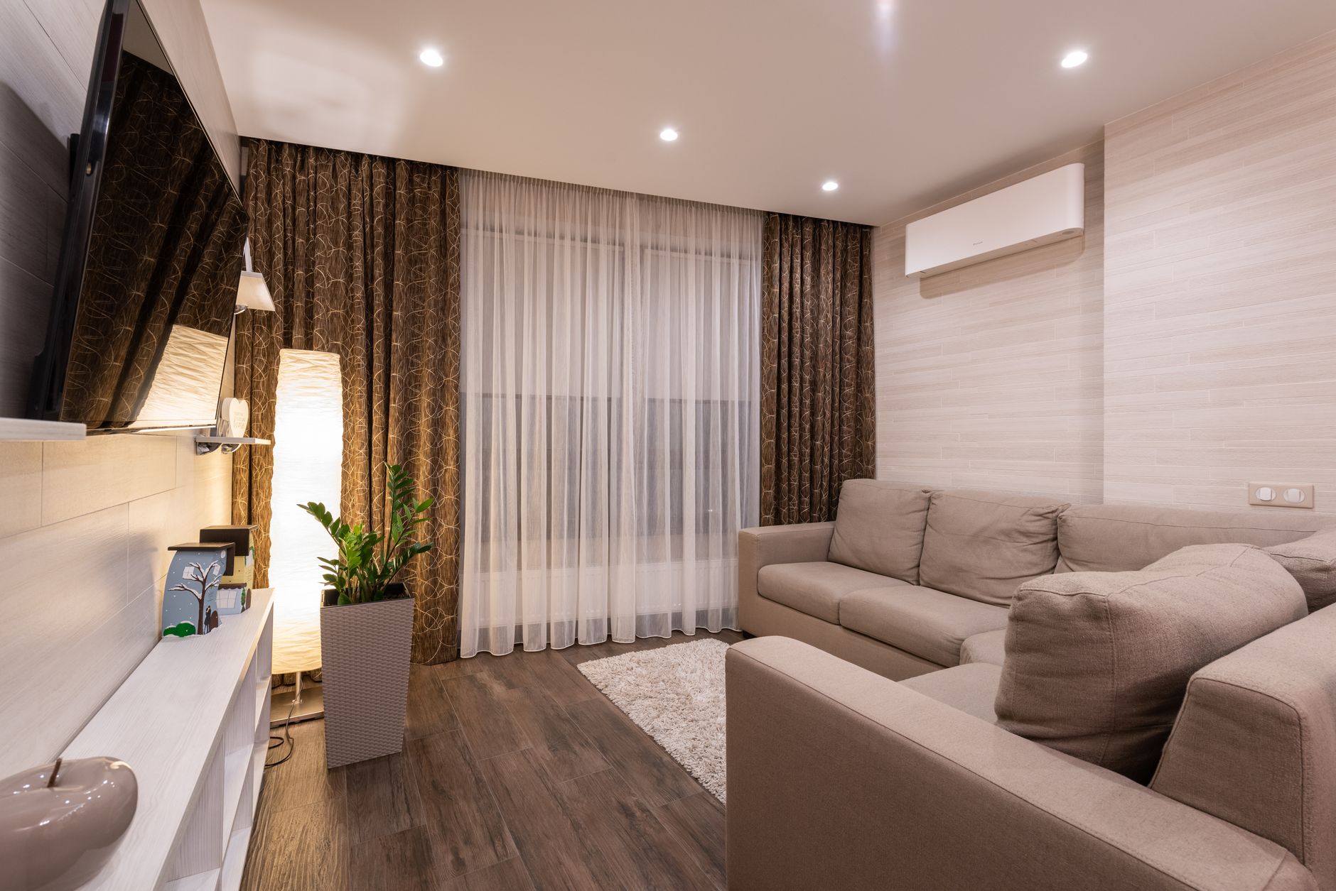 Bien choisir son déshumidificateur d'air — déshumidificateur dans un salon