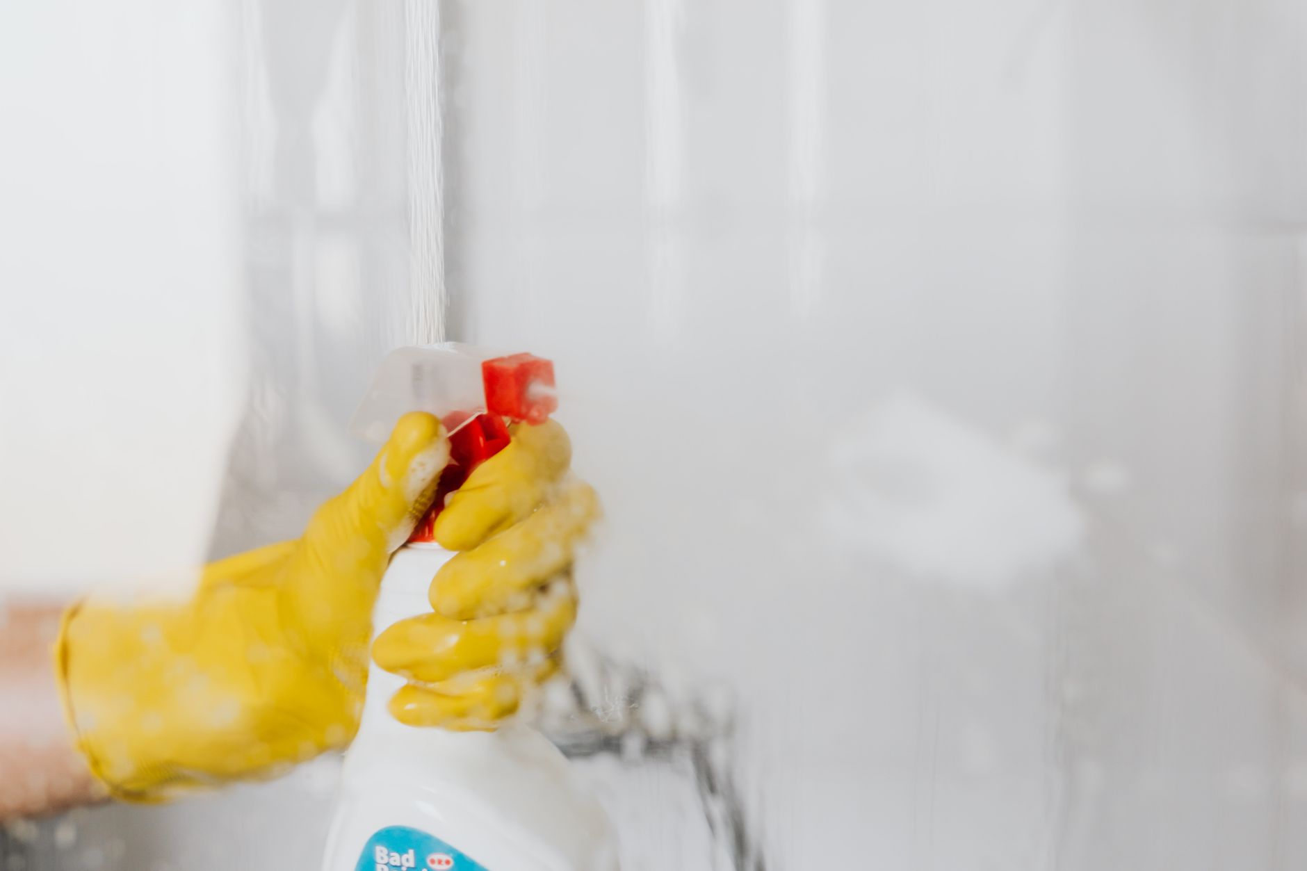 Enlever les moisissures des murs — enlever moisissures mur vinaigre bicarbonate