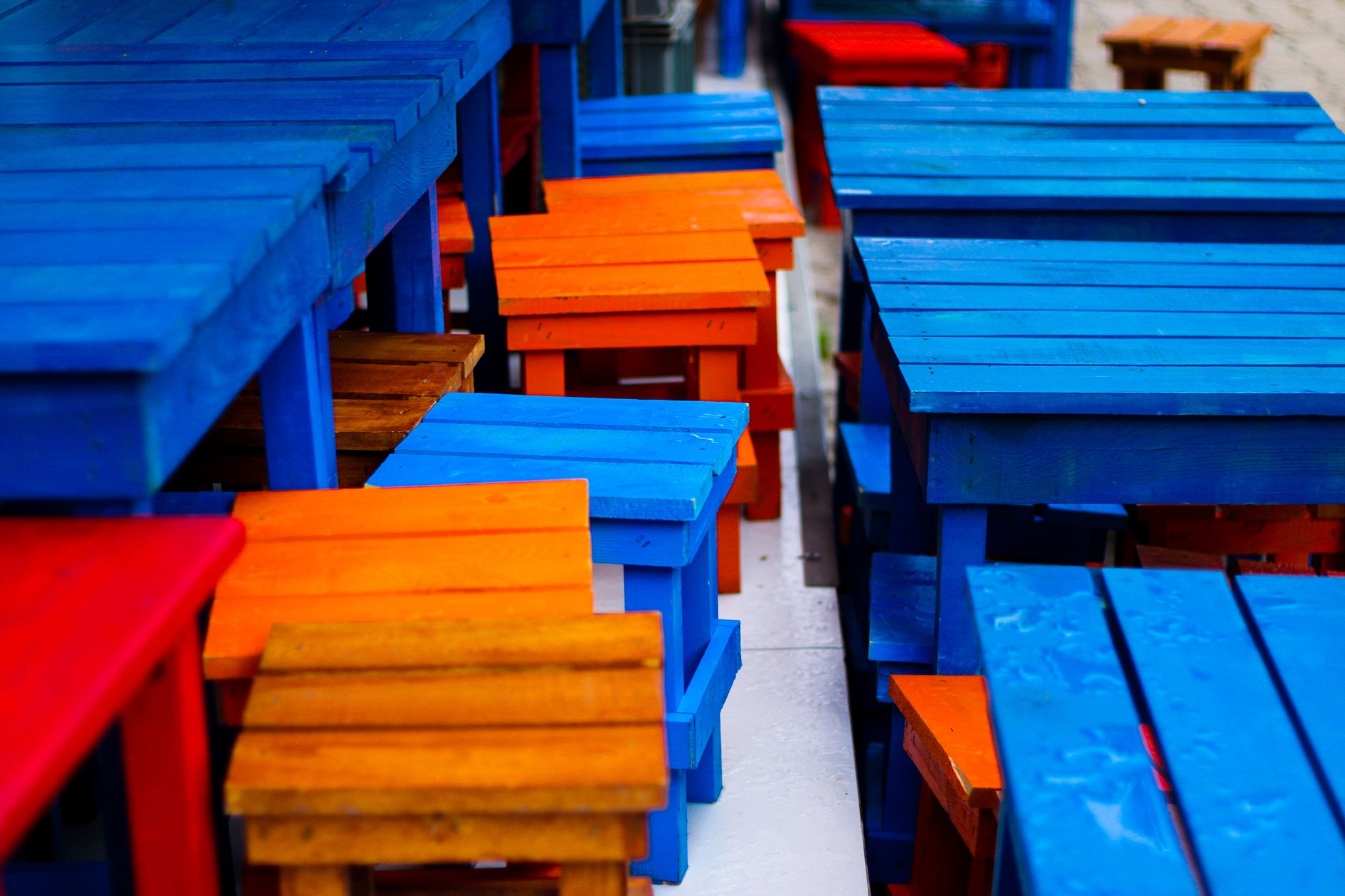 Pourquoi l’orange est la couleur complémentaire du bleu — palette de couleurs bleu orange design intérieur