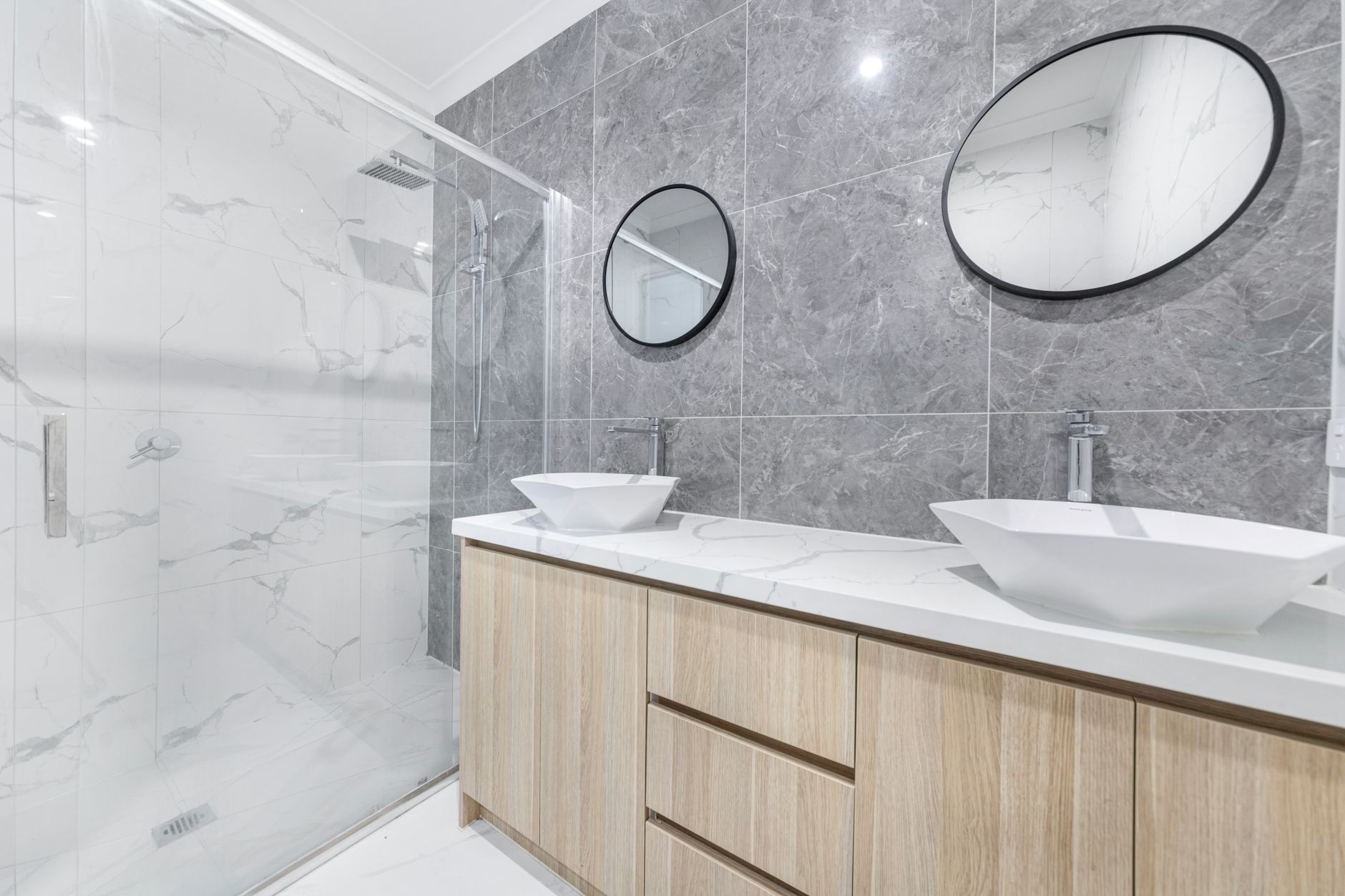 Rénovation de salle de bain — rénovation salle de bain moderne carrelage